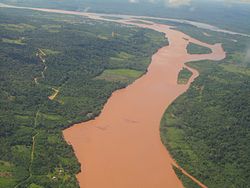 Слияние рек Тамбо (на переднем плане) и Урубамба (вверху справа) - исток Укаяли