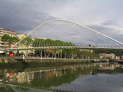 Река Нервьон с пешеходным мостом Субисури