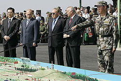 Putin and Hu JintaoPeace Mission 2007.jpg