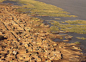 Камерунский посёлок на берегу озера Чад