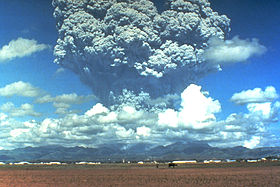 Извержение Пинатубо в 1991 году. Снимок USGS.