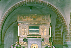 Tomba di Severino Boezio.jpg